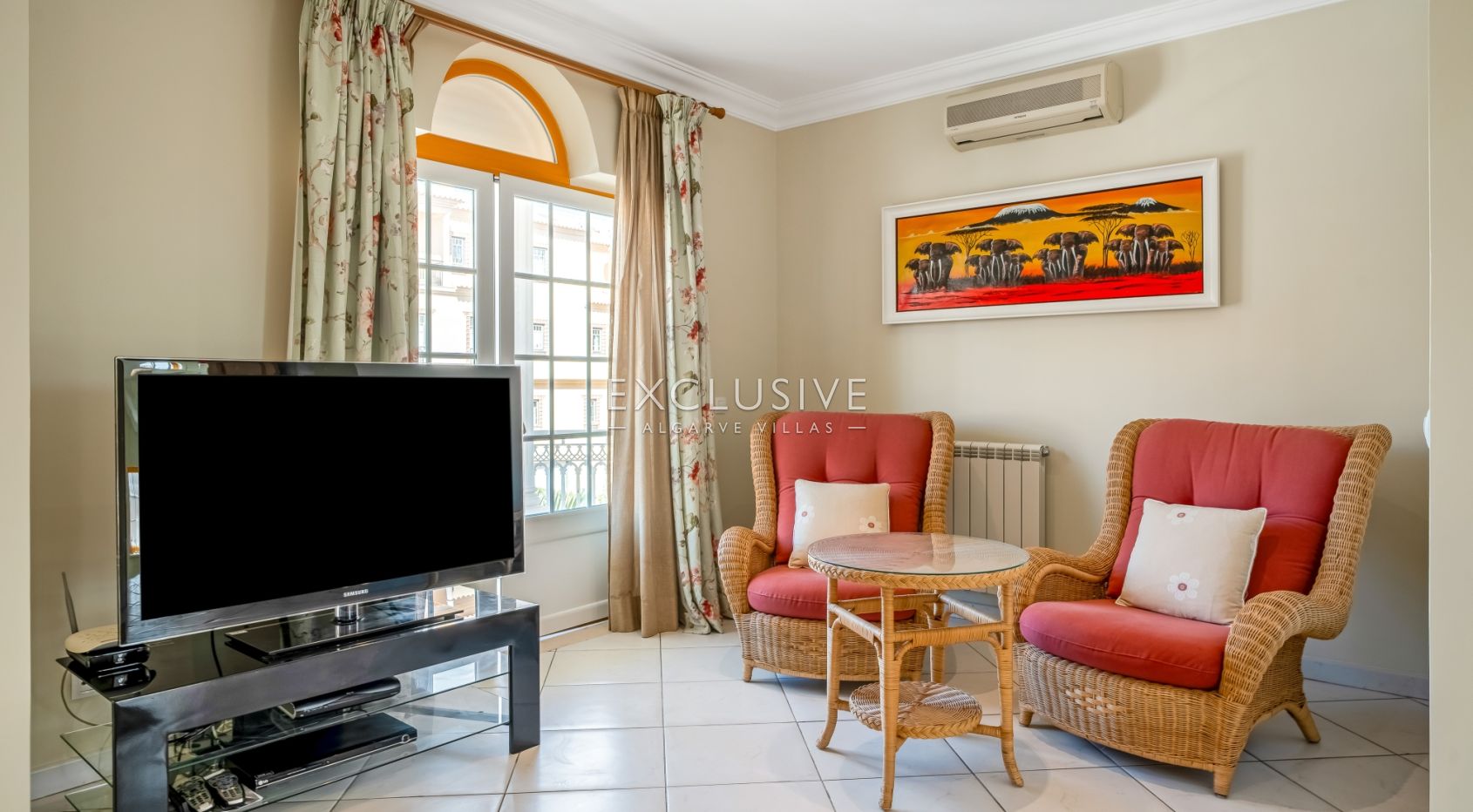 Sea View Villa in Santa Eulália, Walking Distance to the Beach, Albufeira