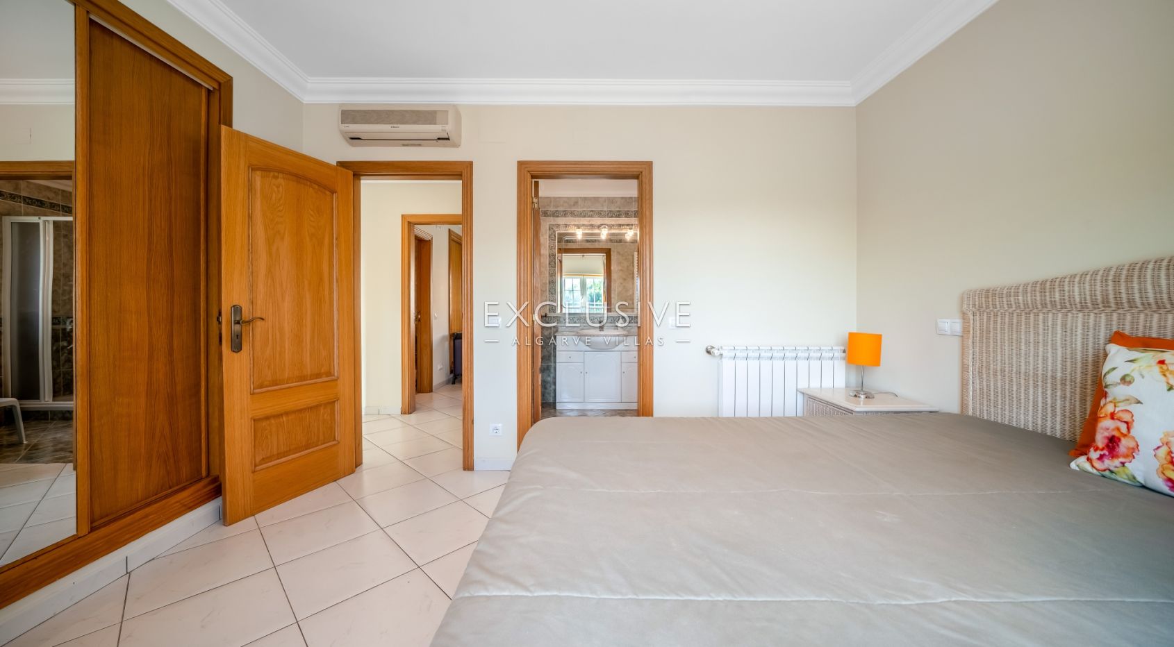 Sea View Villa in Santa Eulália, Walking Distance to the Beach, Albufeira