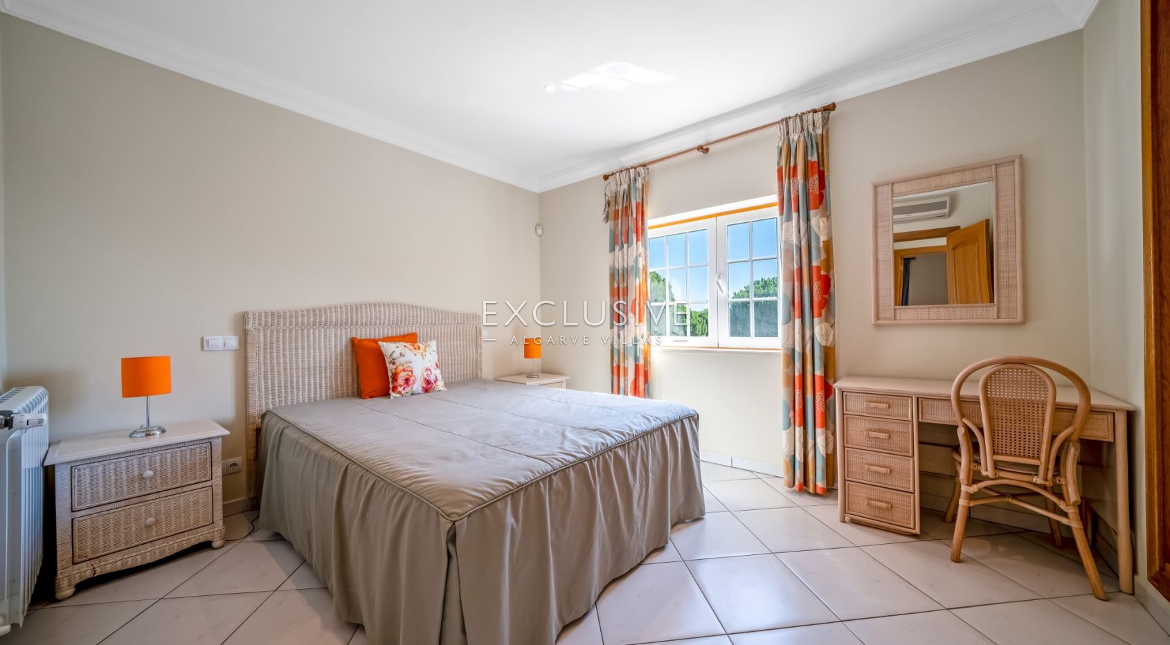 Sea View Villa in Santa Eulália, Walking Distance to the Beach, Albufeira