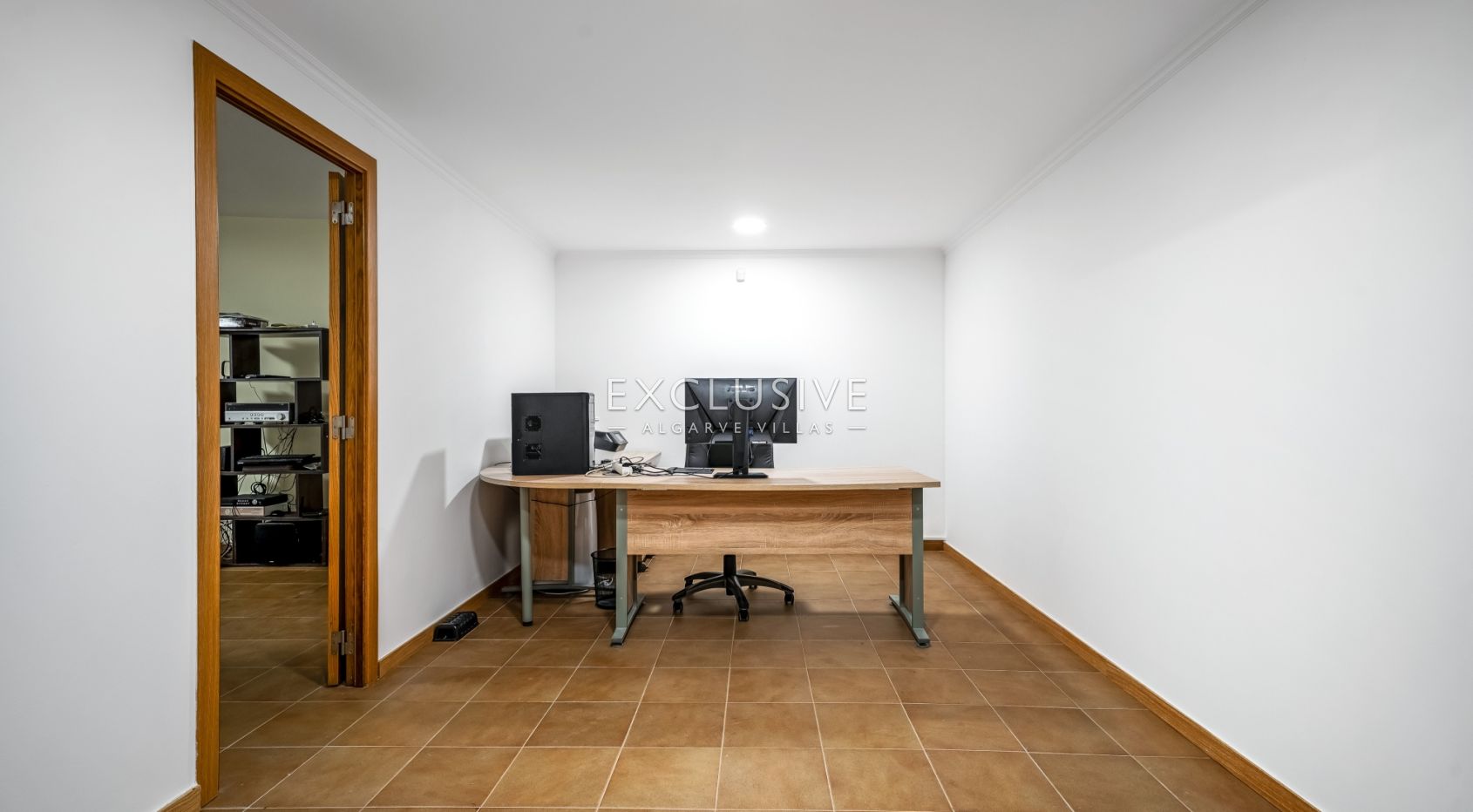 Sea View Villa in Santa Eulália, Walking Distance to the Beach, Albufeira