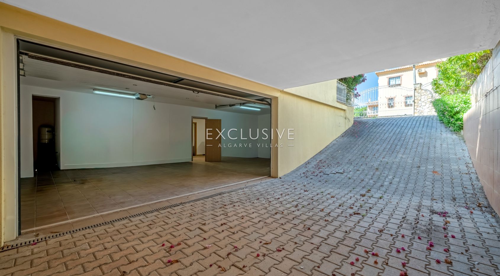 Sea View Villa in Santa Eulália, Walking Distance to the Beach, Albufeira
