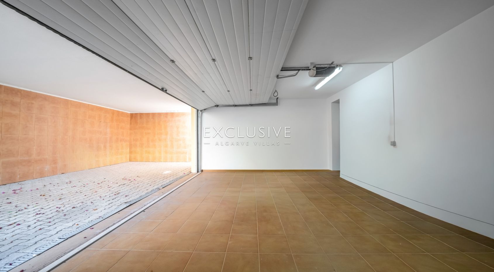 Sea View Villa in Santa Eulália, Walking Distance to the Beach, Albufeira