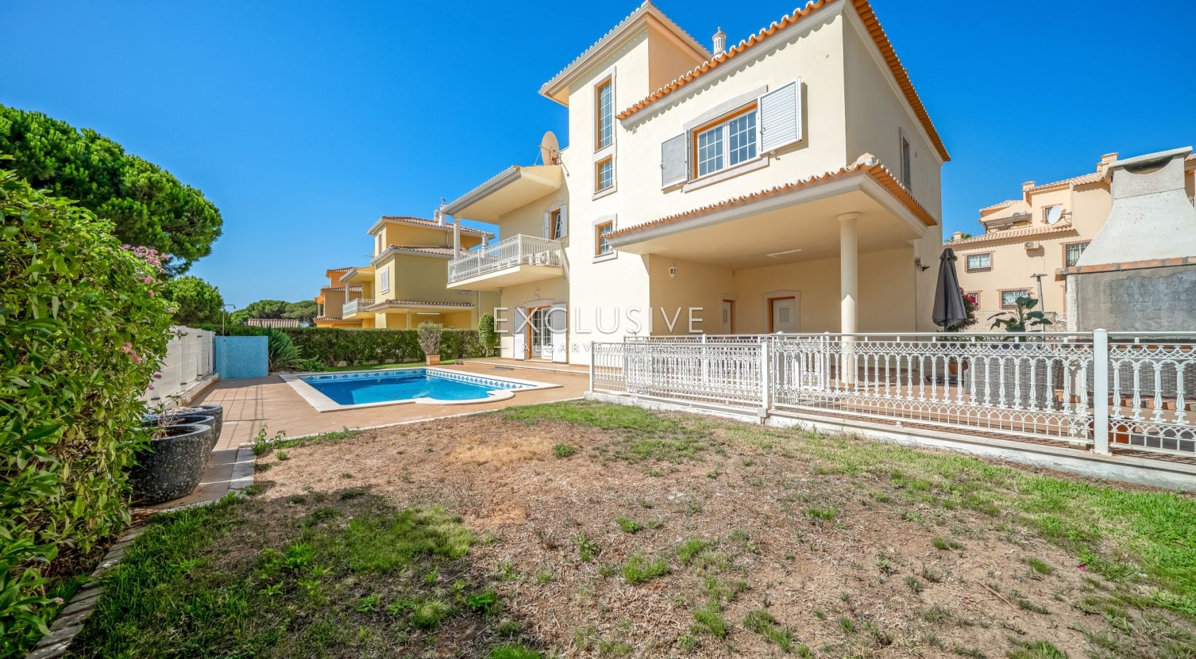 Sea View Villa in Santa Eulália, Walking Distance to the Beach, Albufeira