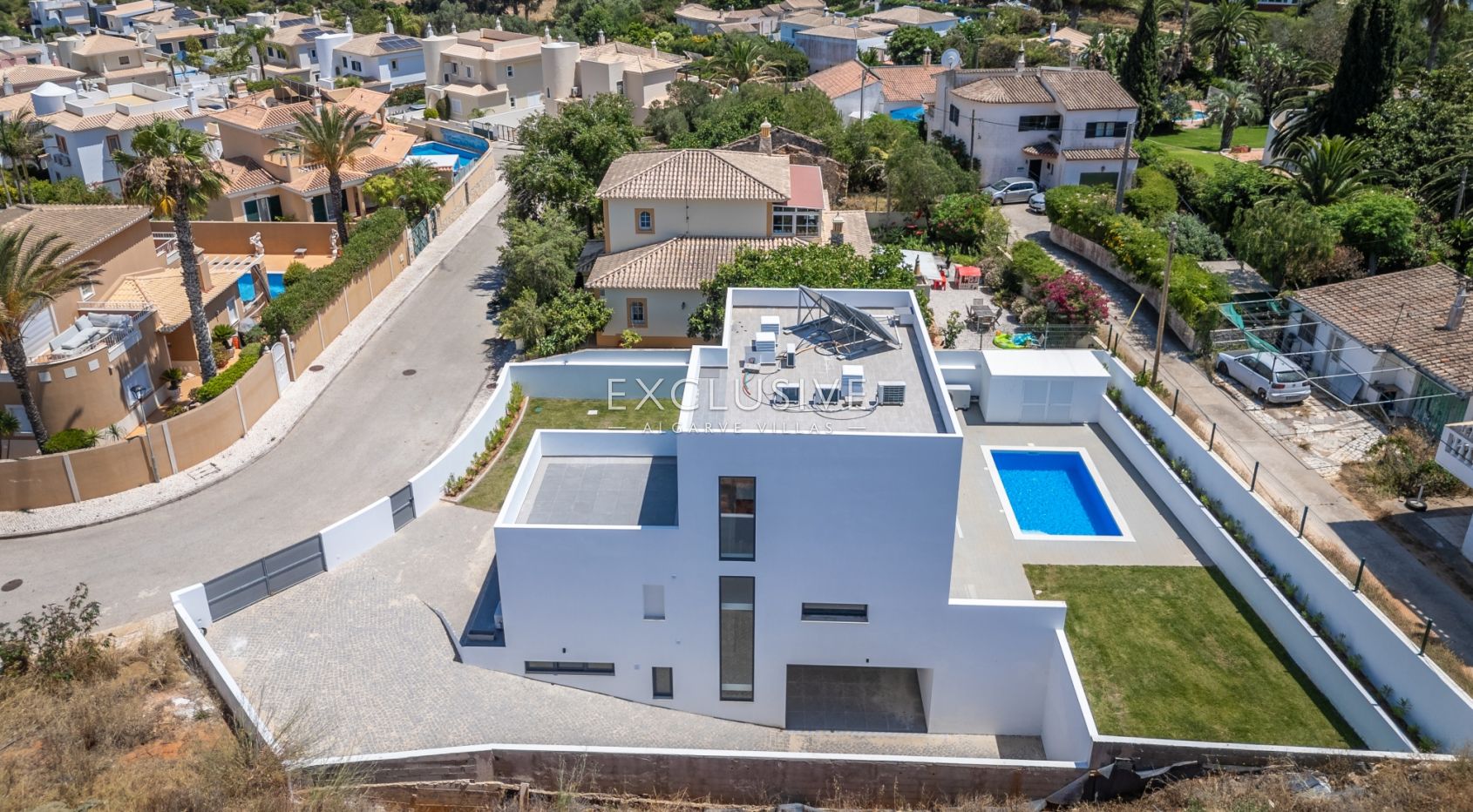 Modern 3+1 Bedroom Villa with Pool and Garden in Lagos, Algarve