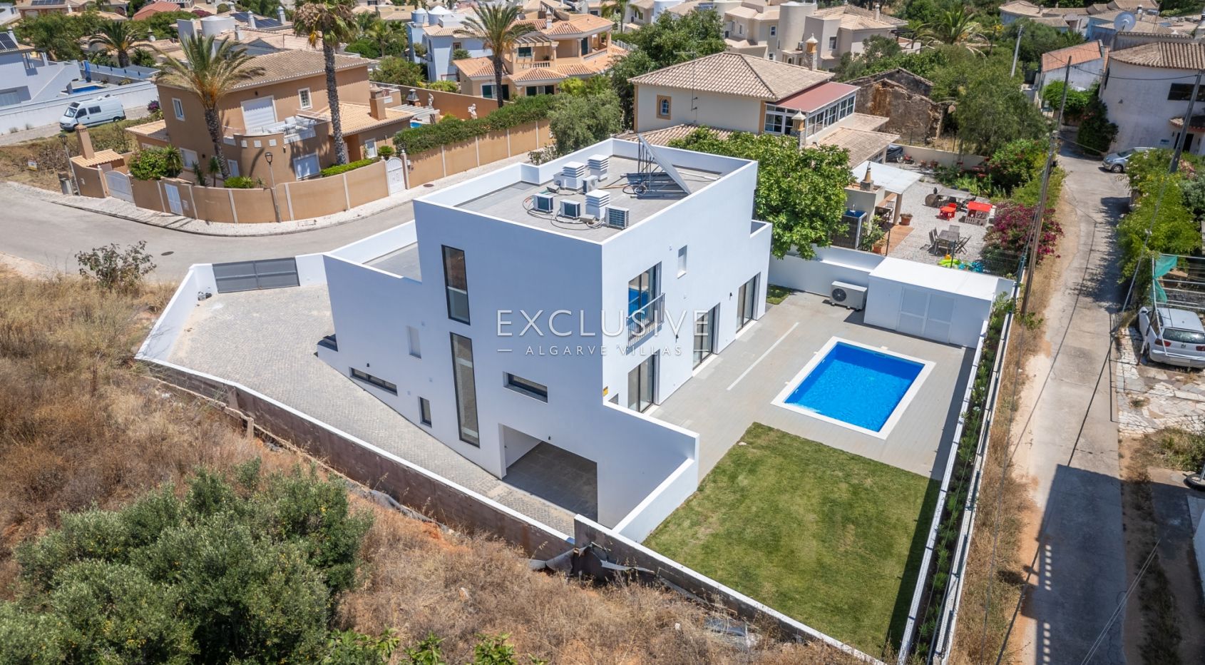 Modern 3+1 Bedroom Villa with Pool and Garden in Lagos, Algarve