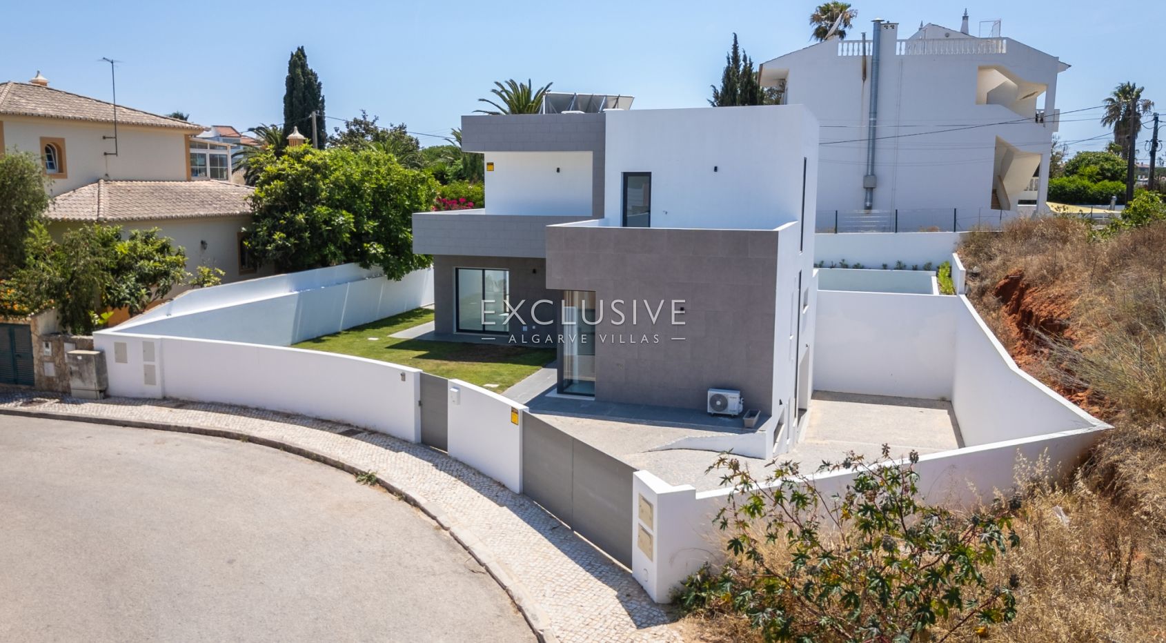 Modern 3+1 Bedroom Villa with Pool and Garden in Lagos, Algarve