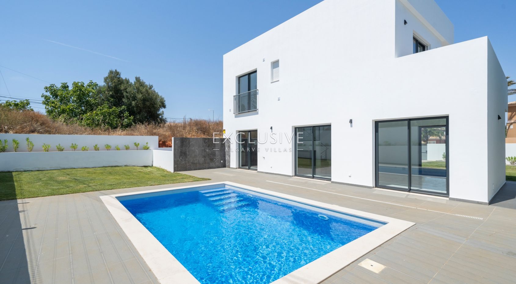 Modern 3+1 Bedroom Villa with Pool and Garden in Lagos, Algarve