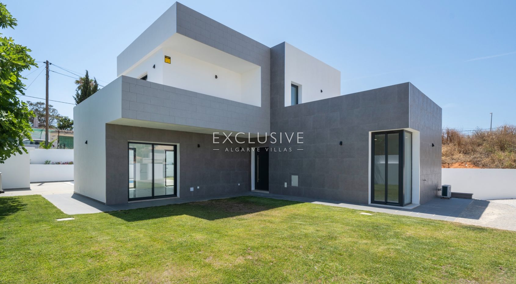 Modern 3+1 Bedroom Villa with Pool and Garden in Lagos, Algarve