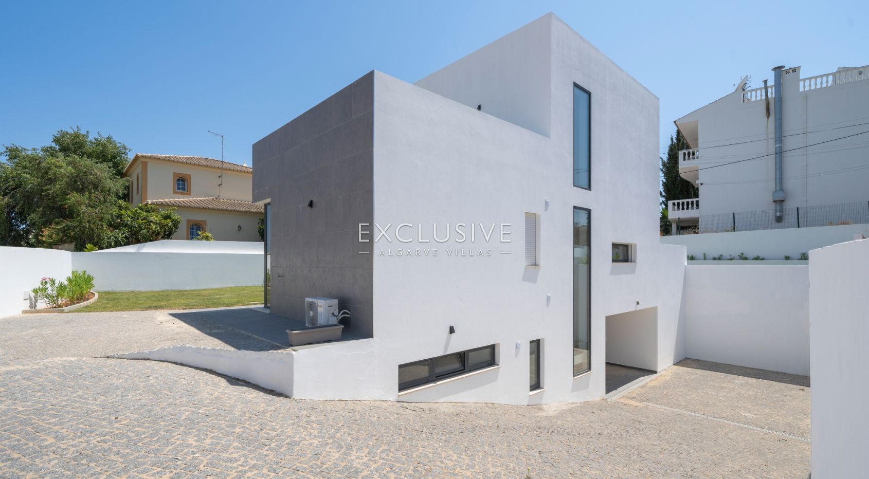 Modern 3+1 Bedroom Villa with Pool and Garden in Lagos, Algarve