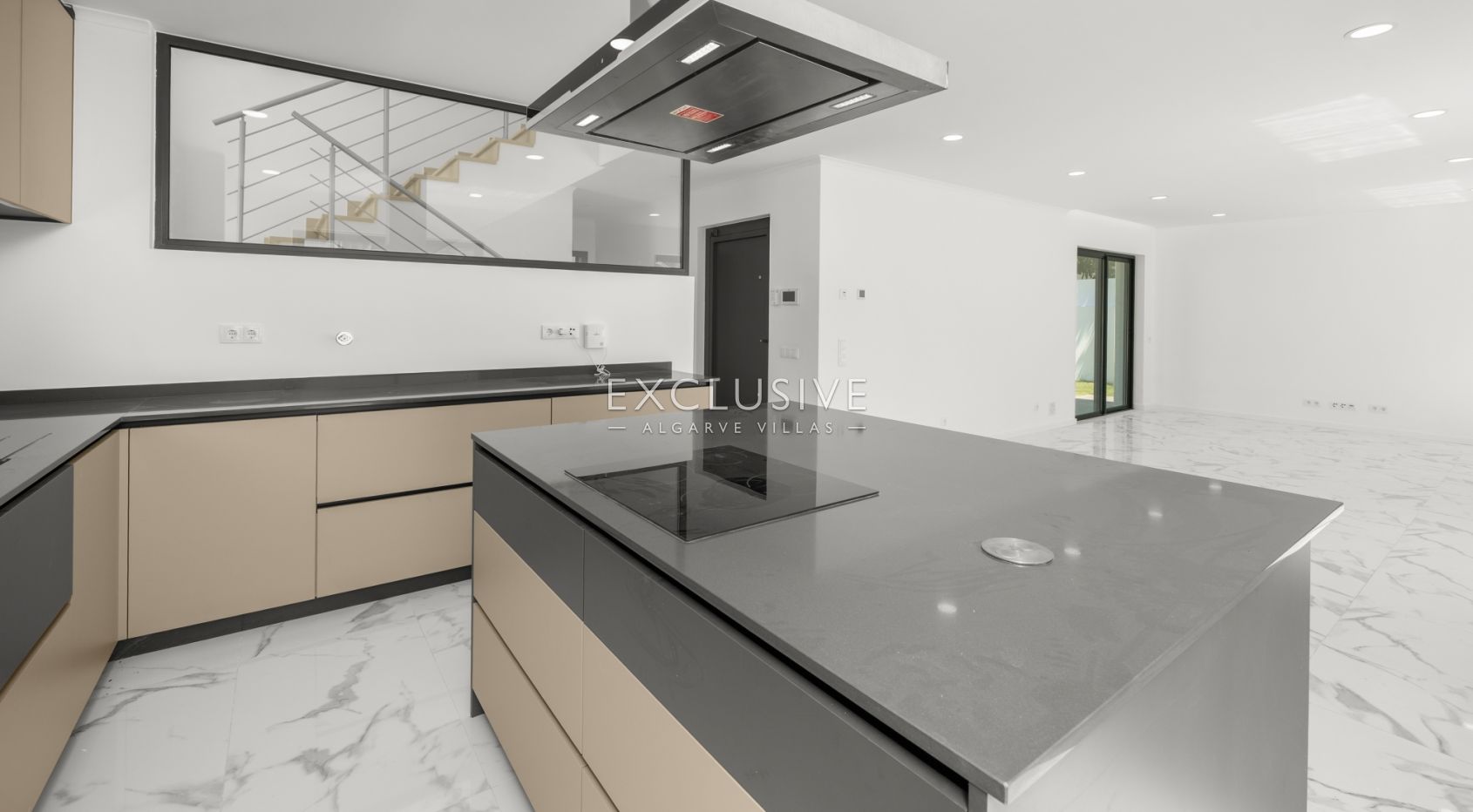 Modern 3+1 Bedroom Villa with Pool and Garden in Lagos, Algarve