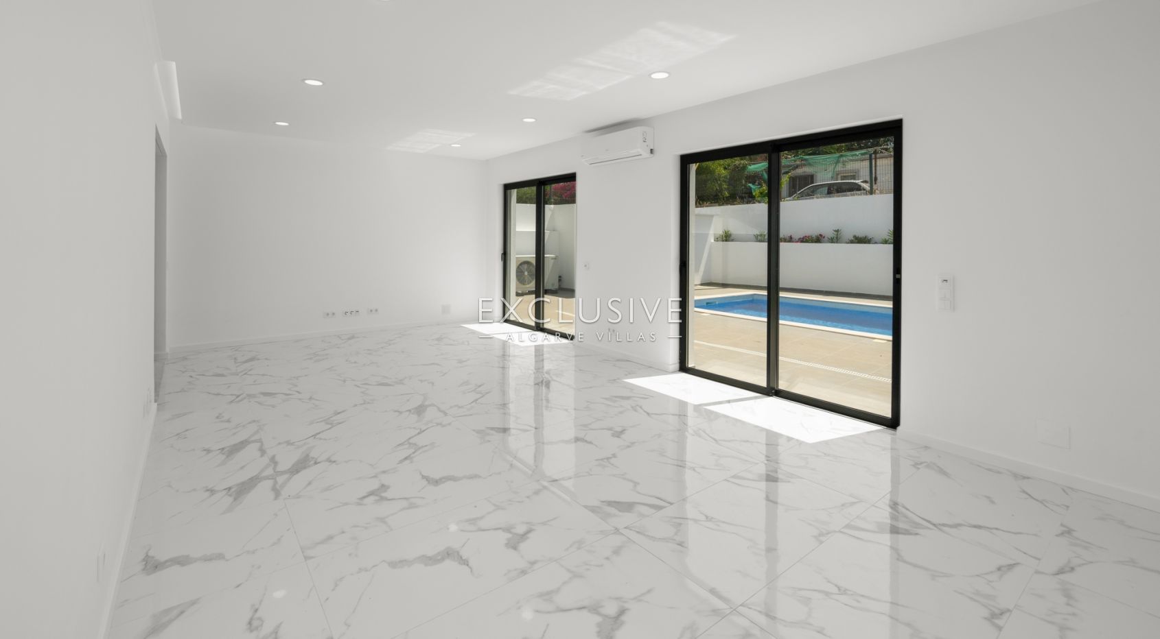Modern 3+1 Bedroom Villa with Pool and Garden in Lagos, Algarve