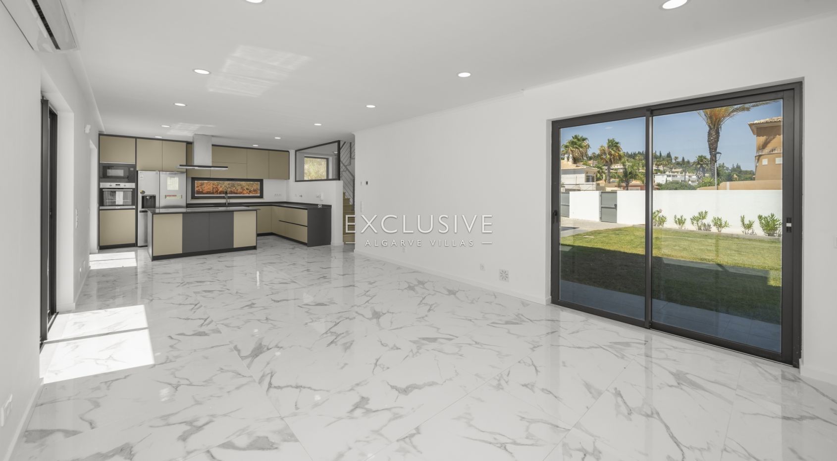 Modern 3+1 Bedroom Villa with Pool and Garden in Lagos, Algarve