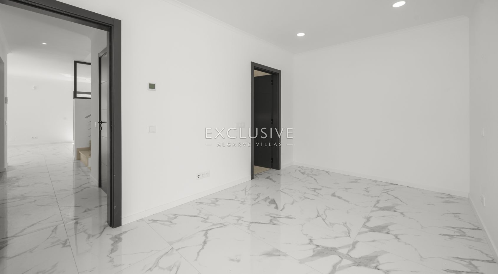 Modern 3+1 Bedroom Villa with Pool and Garden in Lagos, Algarve