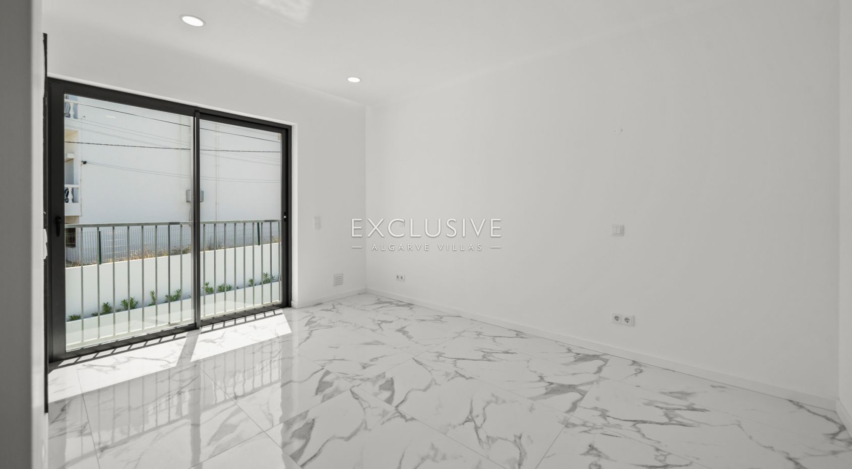 Modern 3+1 Bedroom Villa with Pool and Garden in Lagos, Algarve
