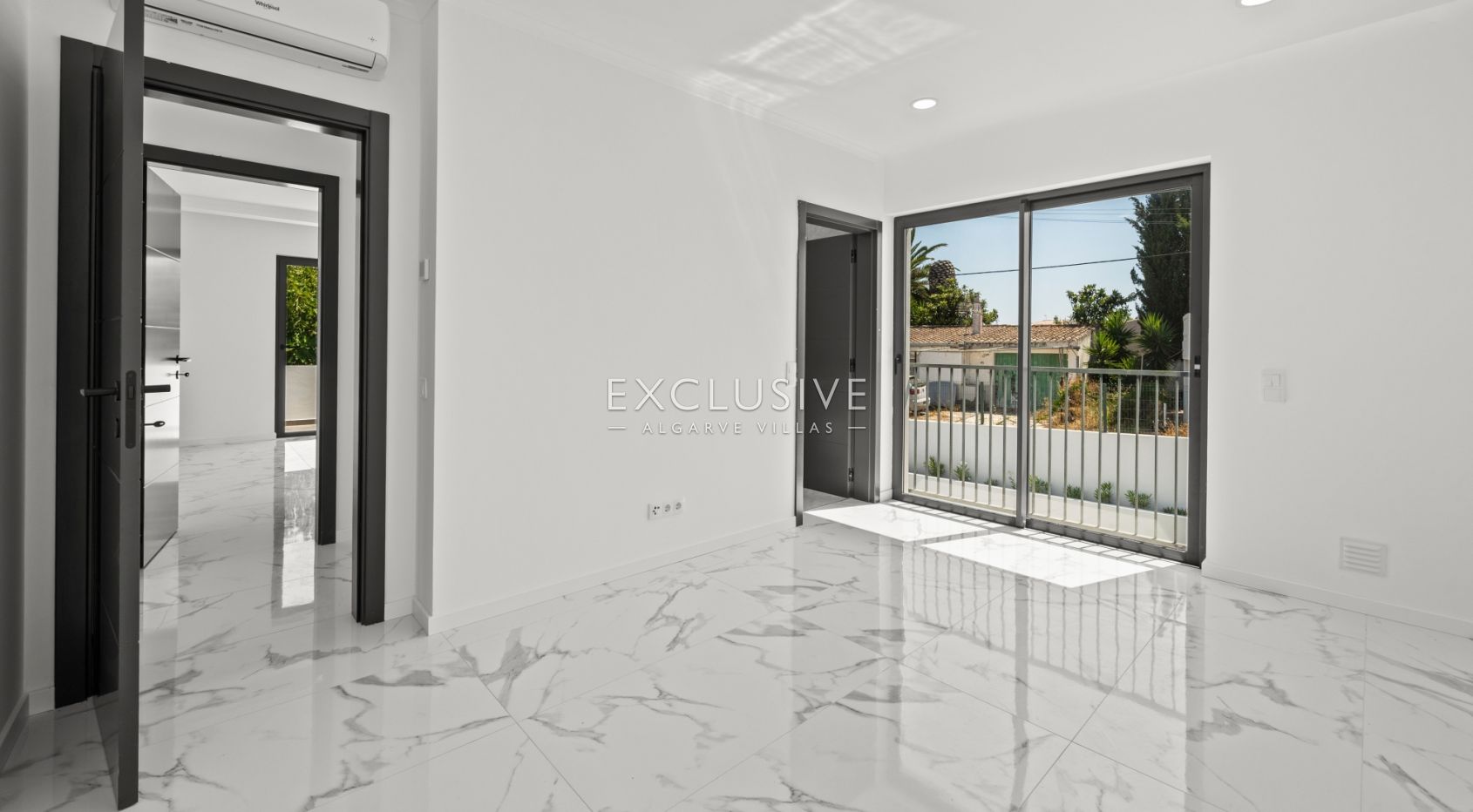 Modern 3+1 Bedroom Villa with Pool and Garden in Lagos, Algarve