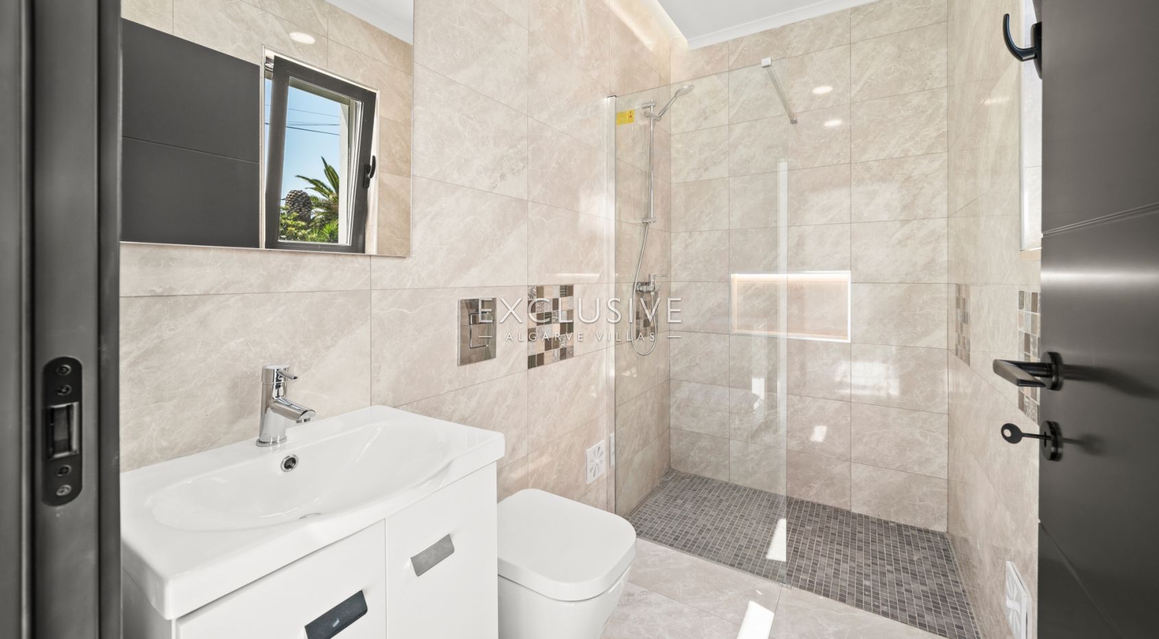 Modern 3+1 Bedroom Villa with Pool and Garden in Lagos, Algarve