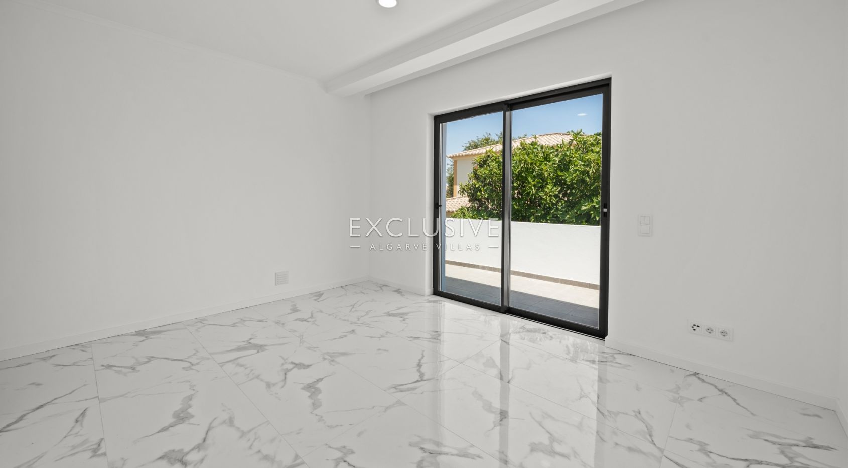 Modern 3+1 Bedroom Villa with Pool and Garden in Lagos, Algarve