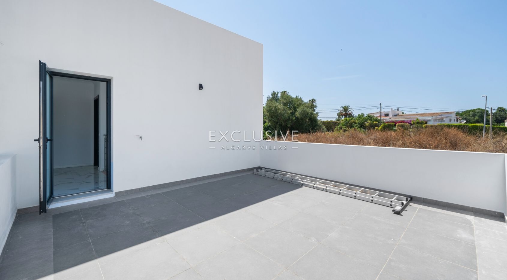 Modern 3+1 Bedroom Villa with Pool and Garden in Lagos, Algarve