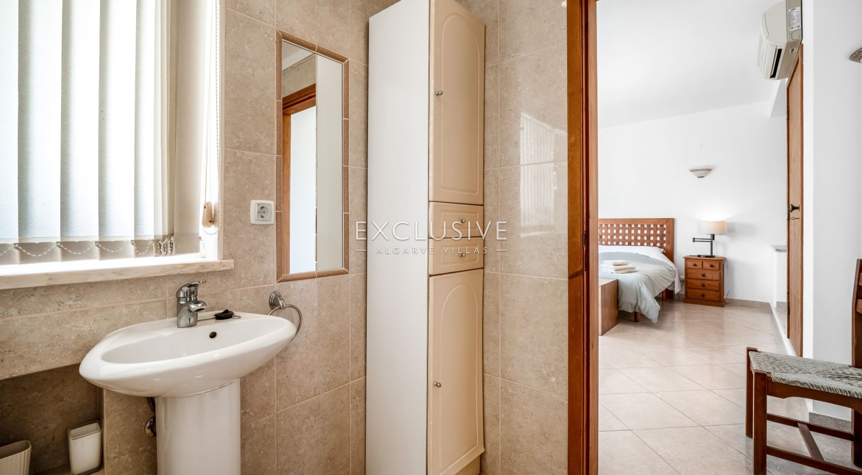 4 bedroom seaview villa in Carvoeiro with large gardens, including tennis court and pool.