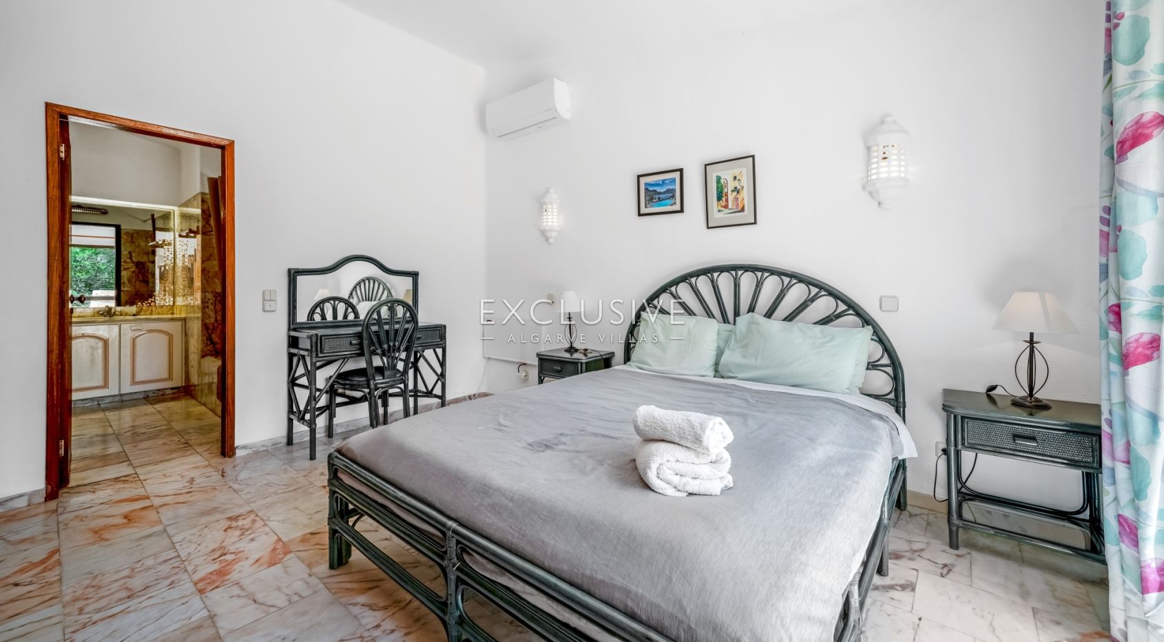 4 bedroom seaview villa in Carvoeiro with large gardens, including tennis court and pool.
