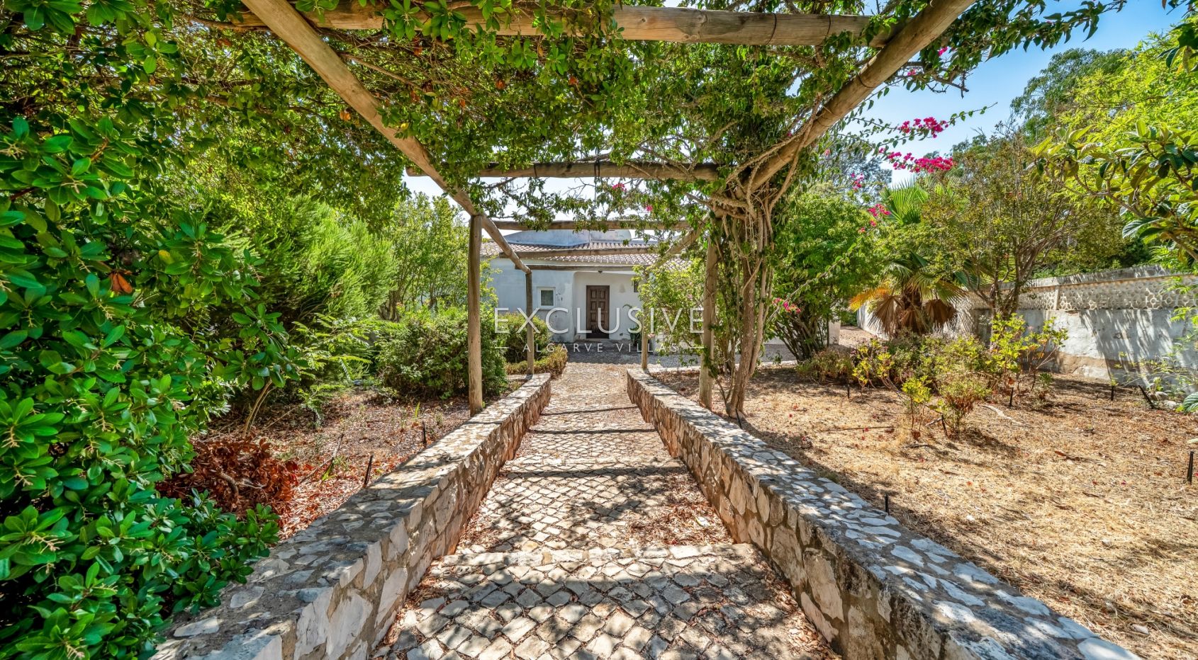 Renovation Villa with Sea Views in Falfeira, Lagos