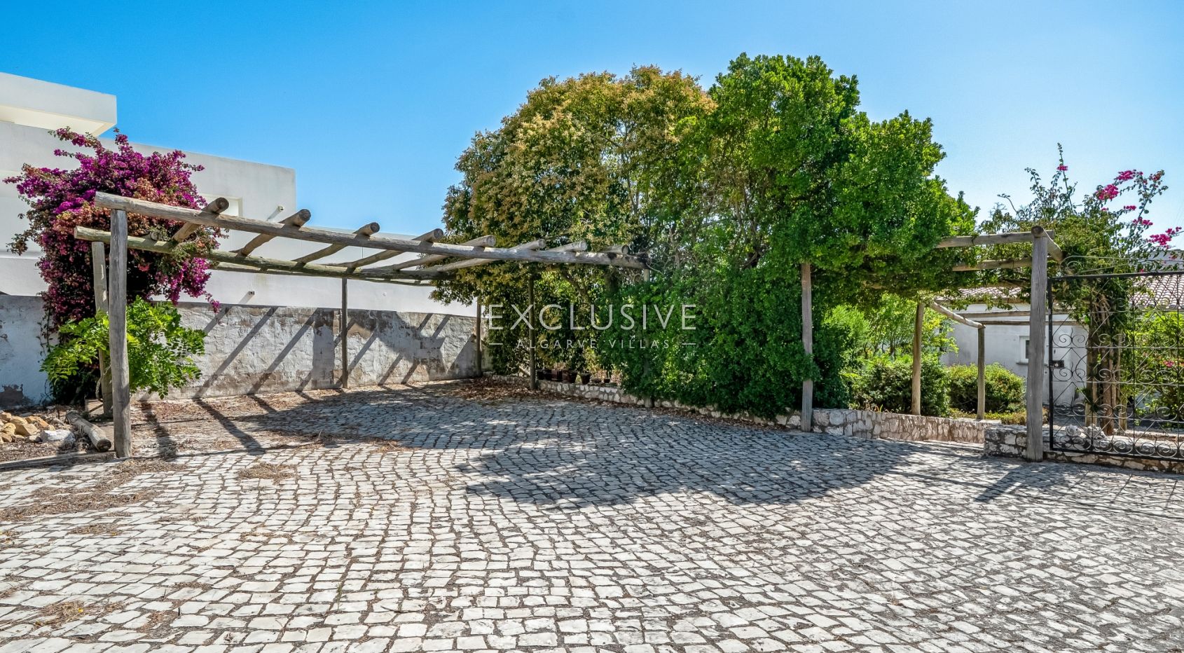 Renovation Villa with Sea Views in Falfeira, Lagos