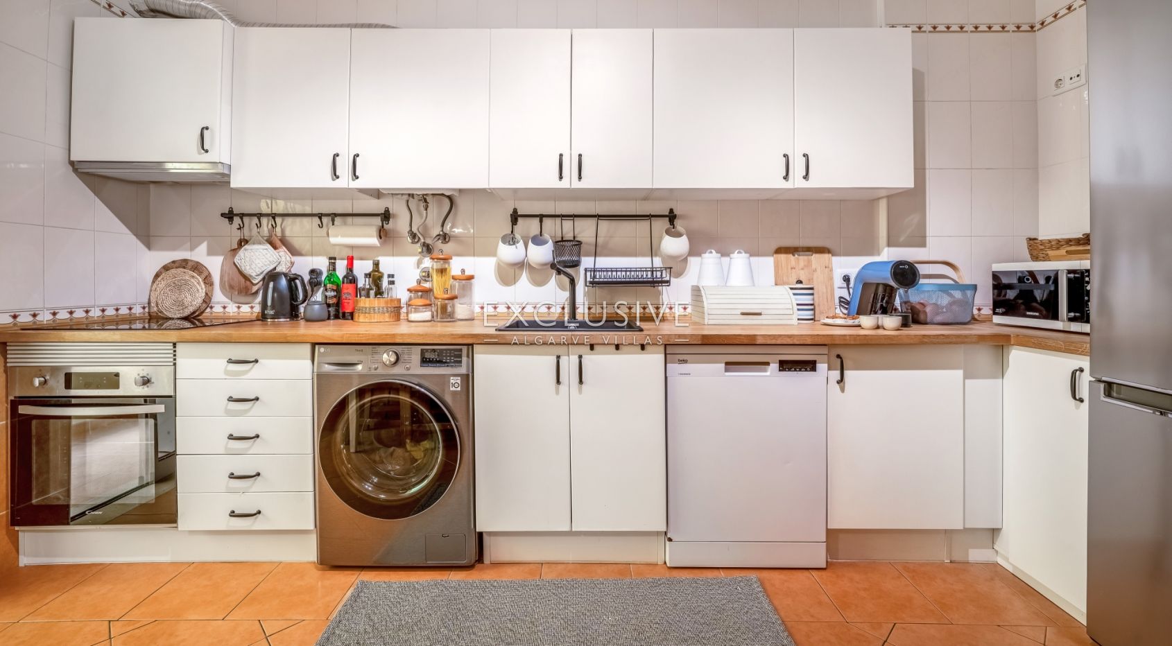 3 Bed Sea View Apartment in Lagos, Algarve with Garage & Lift