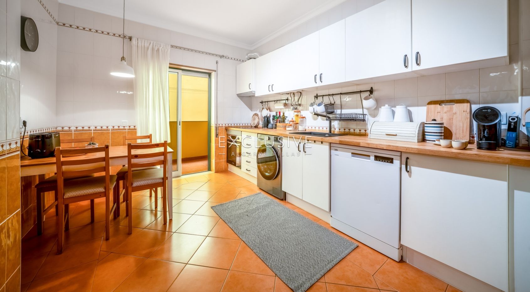 3 Bed Sea View Apartment in Lagos, Algarve with Garage & Lift