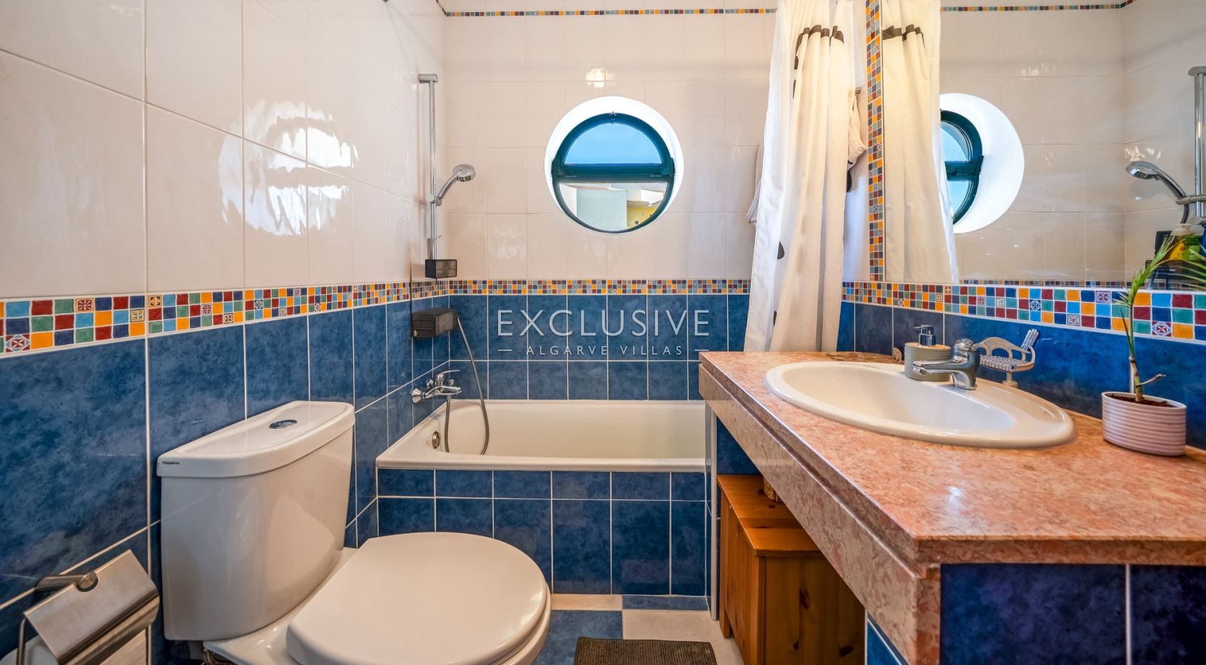 3 Bed Sea View Apartment in Lagos, Algarve with Garage & Lift