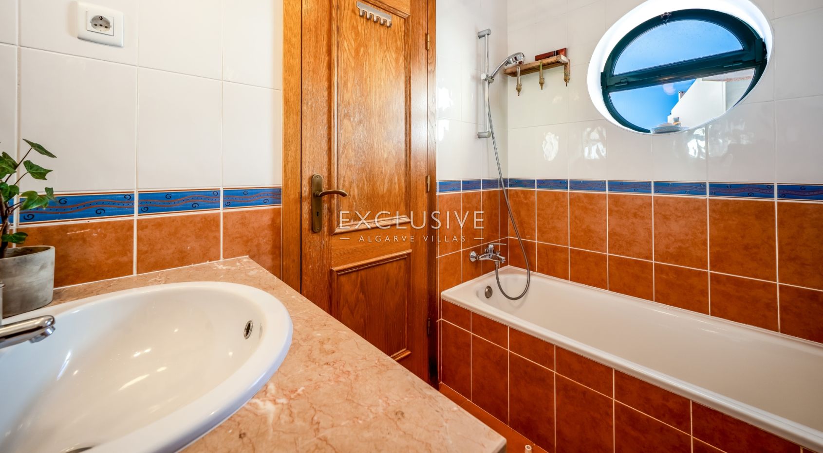 3 Bed Sea View Apartment in Lagos, Algarve with Garage & Lift