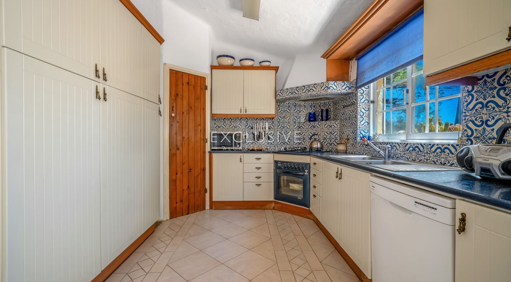 Charming Quinta, Pool, Sea Views & Fruit Orchards, Carvoeiro