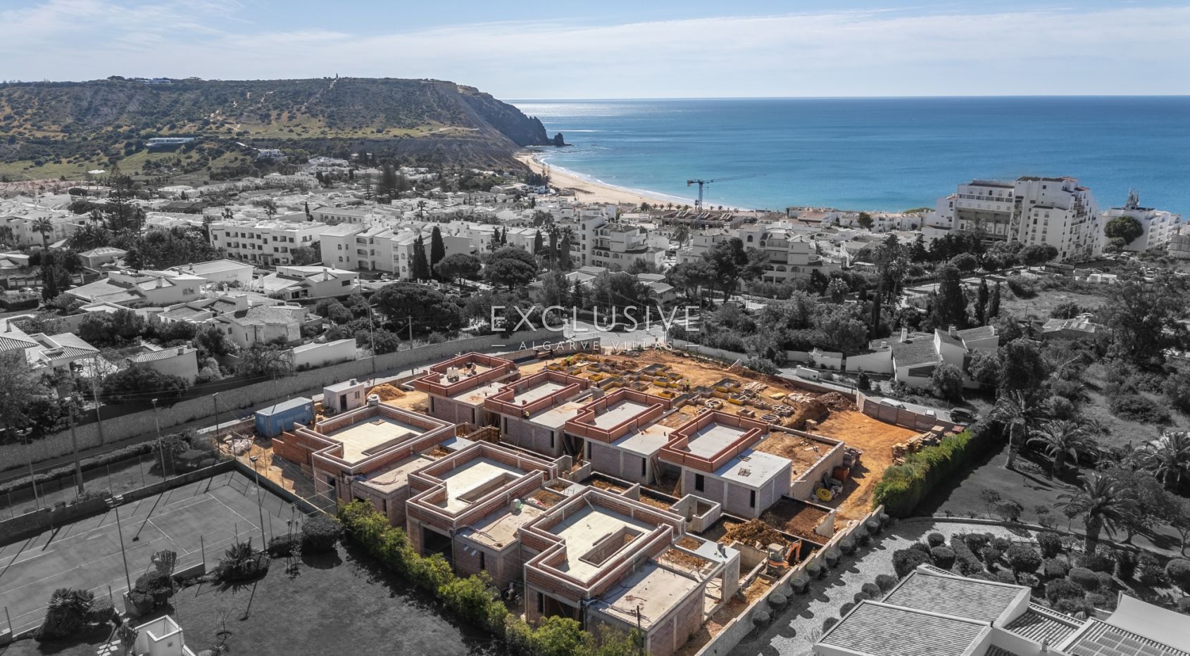Brand new Single storey Homes with Pool and Garden in Praia da Luz, West Algarve