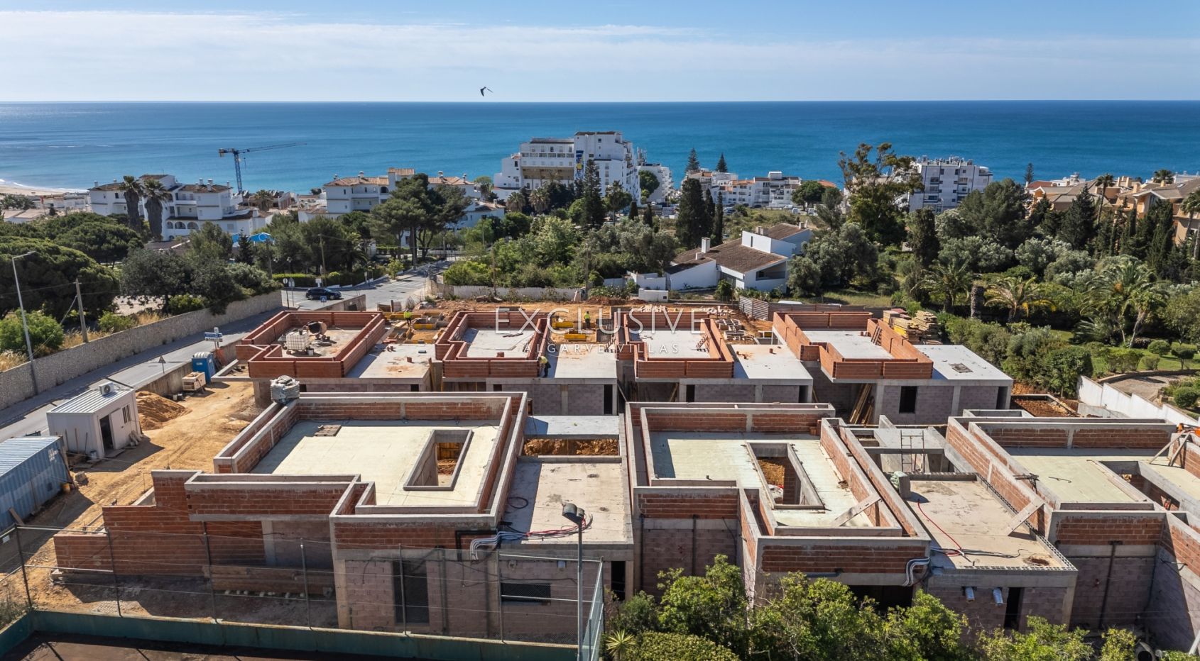 Brand new Single storey Homes with Pool and Garden in Praia da Luz, West Algarve