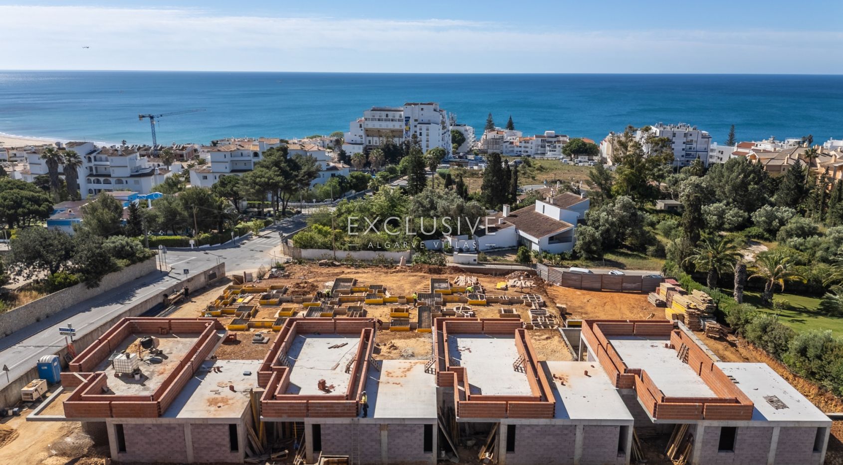 Brand new Single storey Homes with Pool and Garden in Praia da Luz, West Algarve