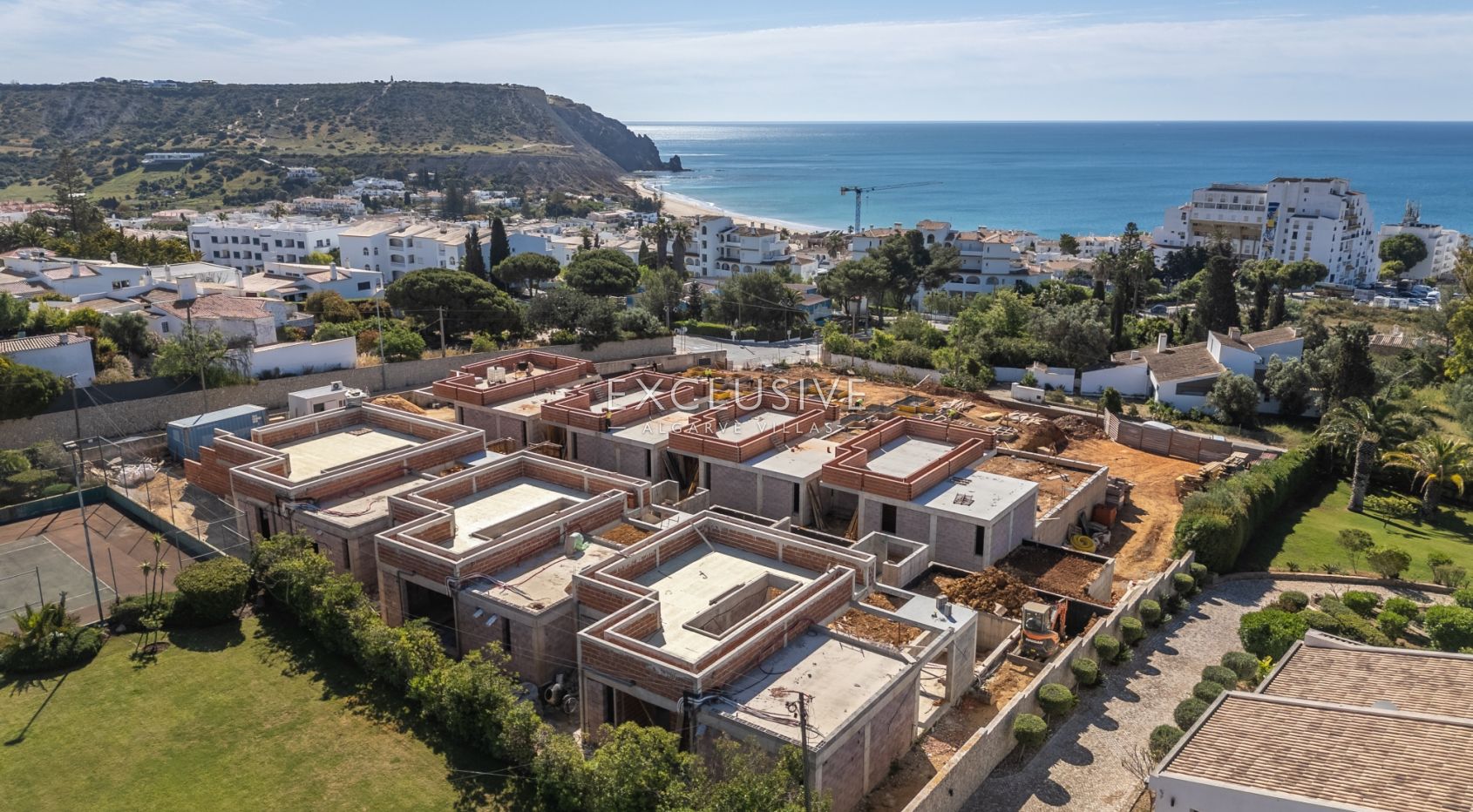 Brand new Single storey Homes with Pool and Garden in Praia da Luz, West Algarve