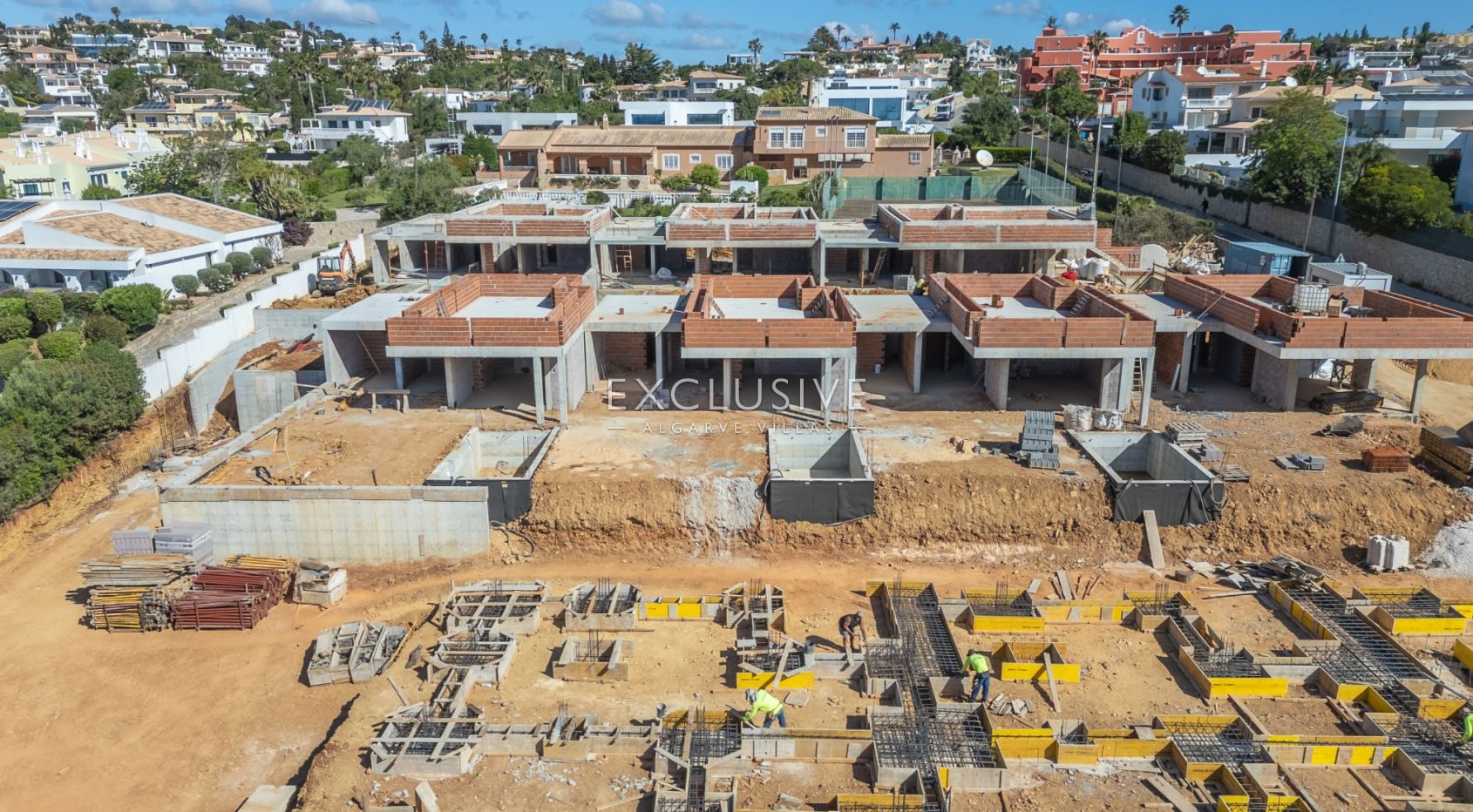 Brand new Single storey Homes with Pool and Garden in Praia da Luz, West Algarve