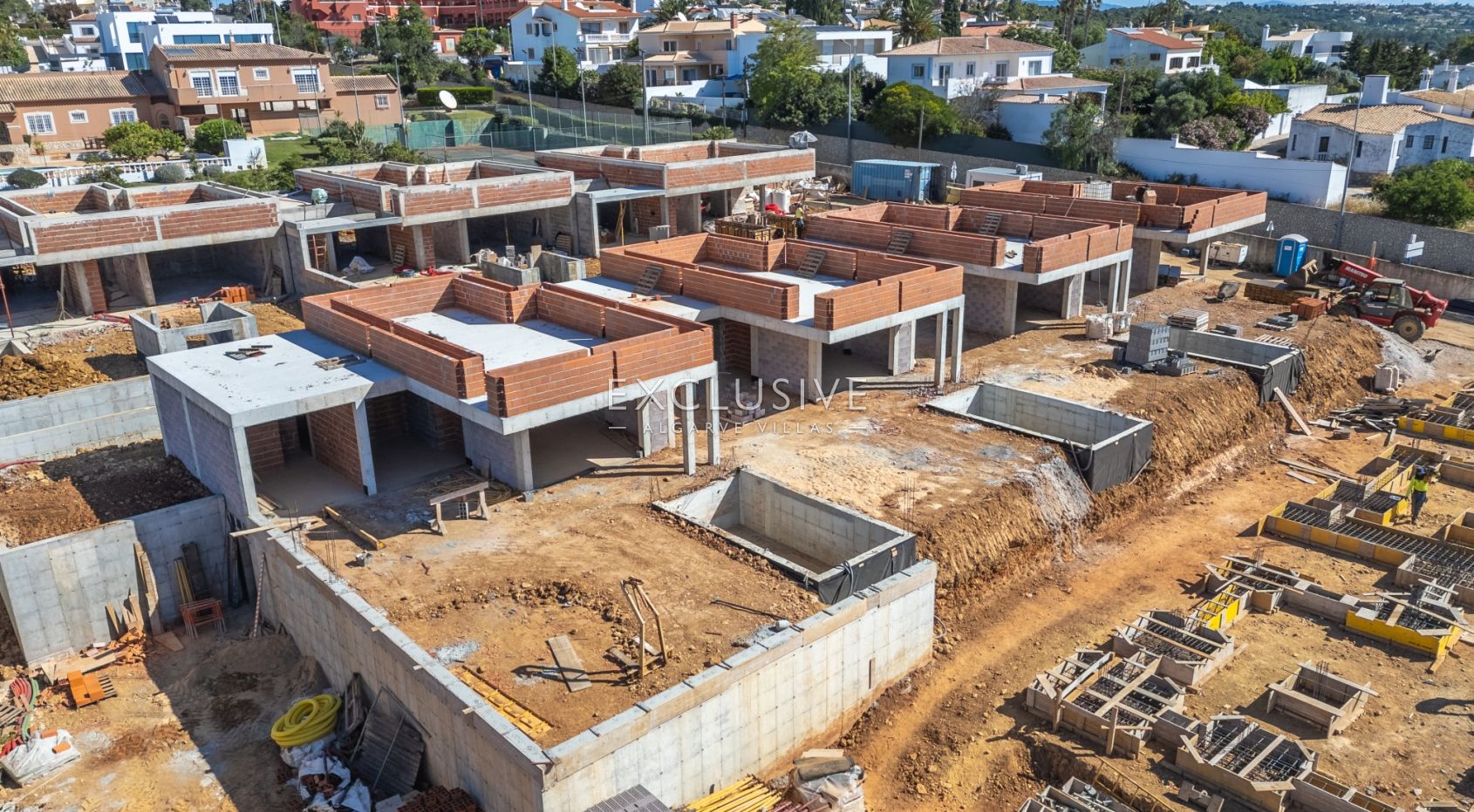 Brand new Single storey Homes with Pool and Garden in Praia da Luz, West Algarve