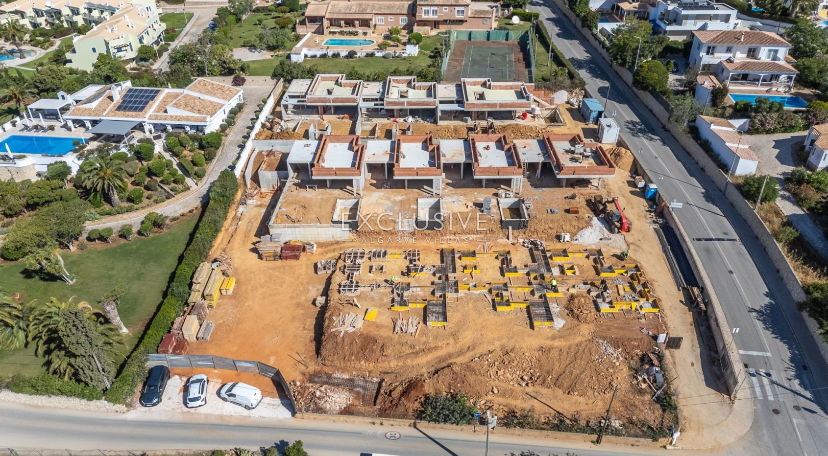 Brand new Single storey Homes with Pool and Garden in Praia da Luz, West Algarve