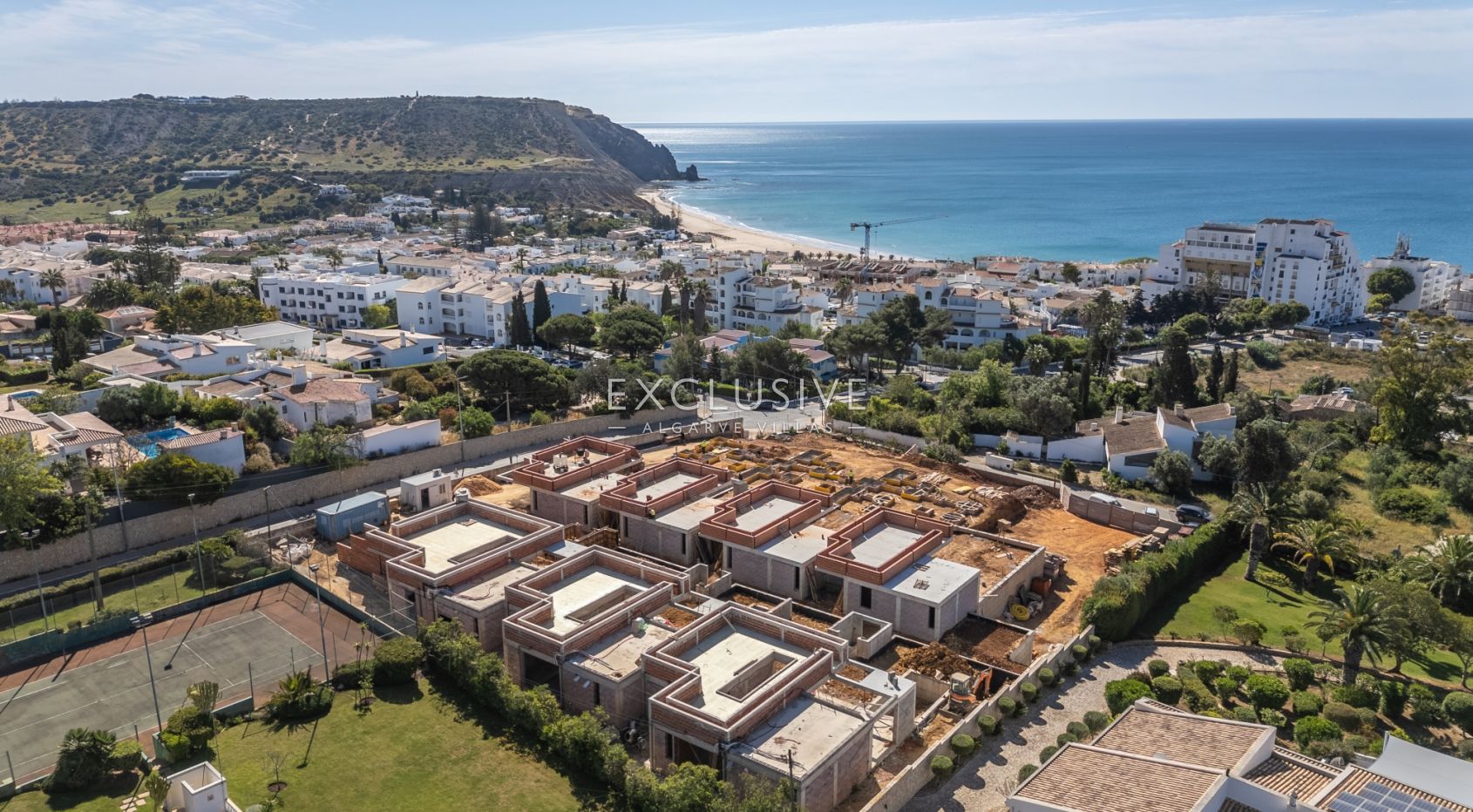 Brand new Single storey Homes with Pool and Garden in Praia da Luz, West Algarve