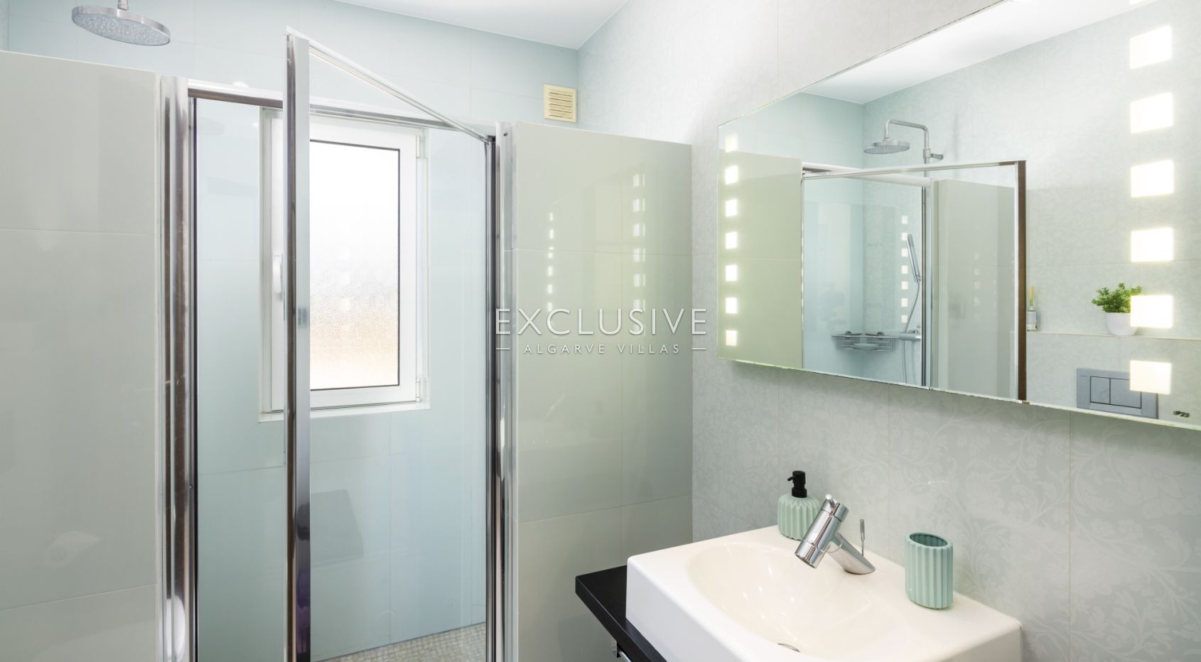 Golf front villa 5 bedrooms Golf Resort in Carvoeiro on double plot with private pool
