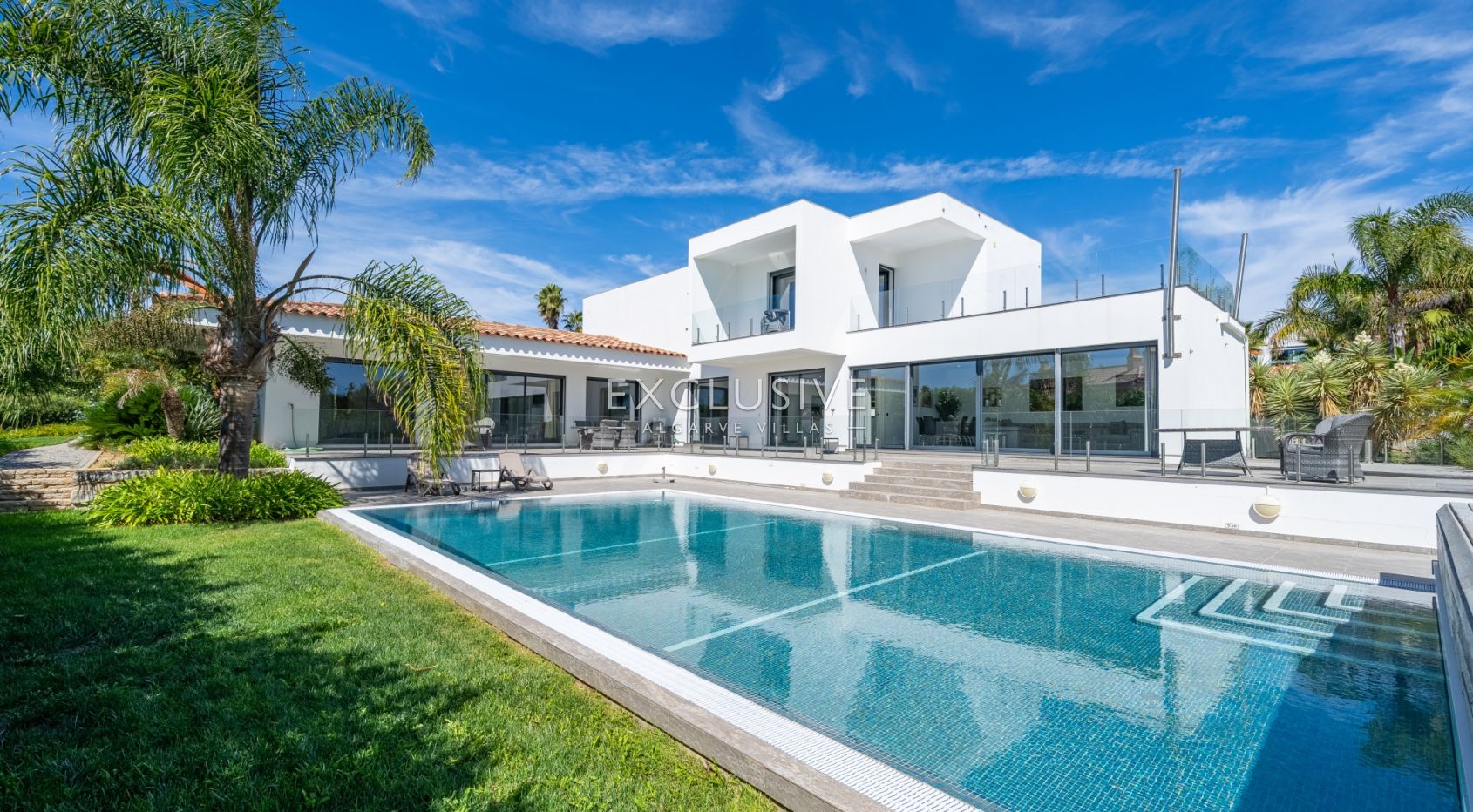 Elegant Family 4 bed Villa with pool Near Porto de Mos Beach, Lagos