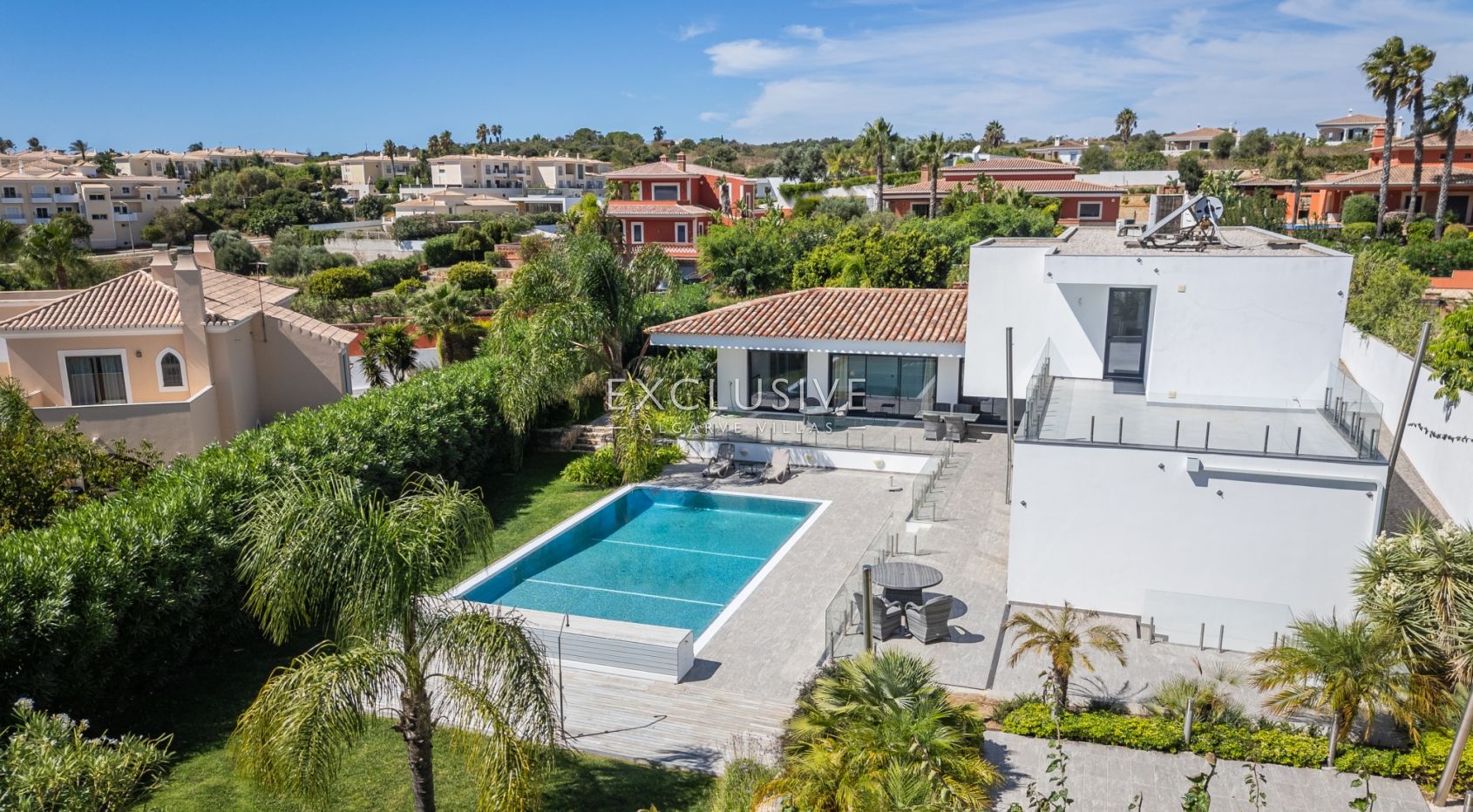 Elegant Family 4 bed Villa with pool Near Porto de Mos Beach, Lagos