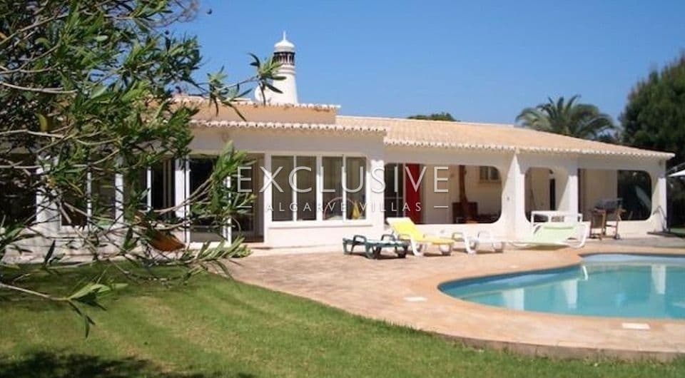 5 bedroom villa with pool in large grounds on Penina Golfcourse near Alvor-1