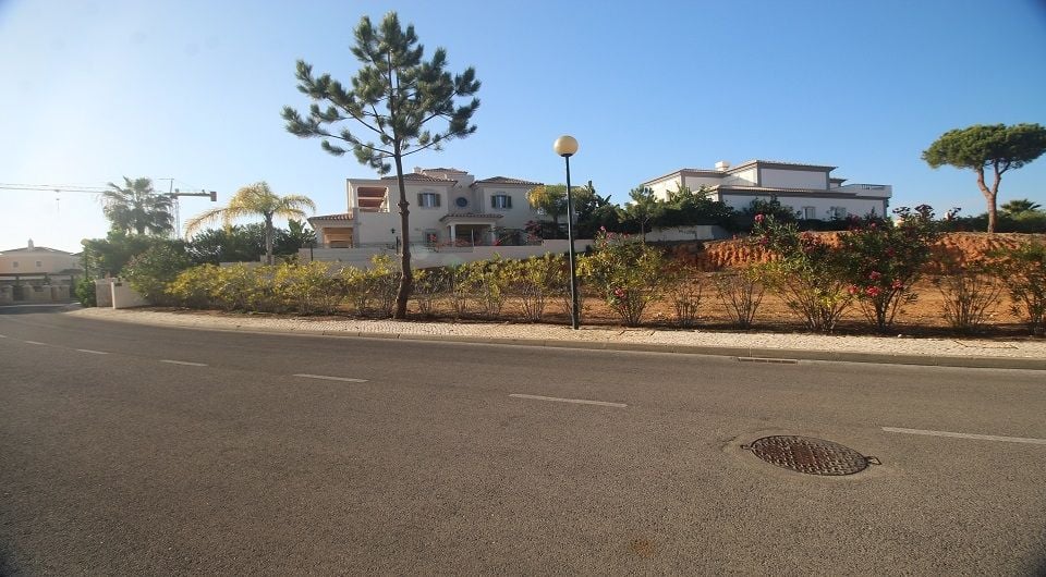 Plot in urbanization near Quinta do Lago