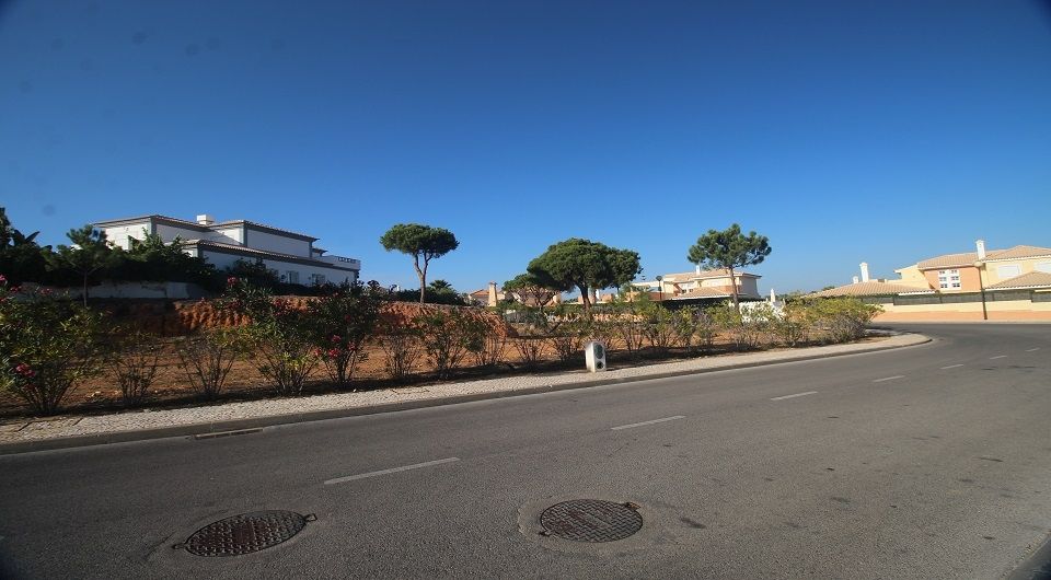 Plot in urbanization near Quinta do Lago