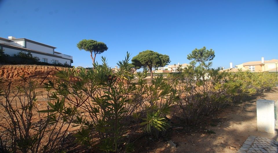 Plot in urbanization near Quinta do Lago