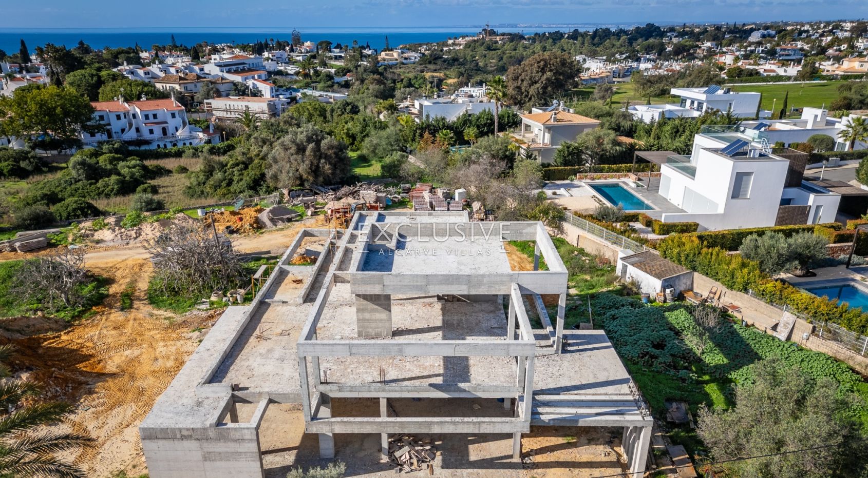 Beautiful, sea views, walking distance to beach. Modern Villa in Carvoeiro, Algarve