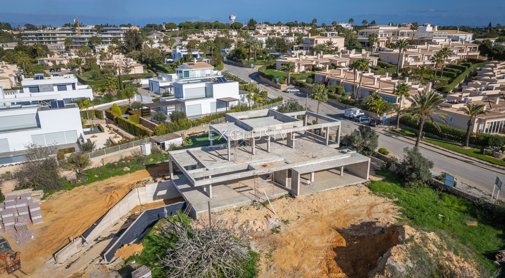 Beautiful, sea views, walking distance to beach. Modern Villa in Carvoeiro, Algarve