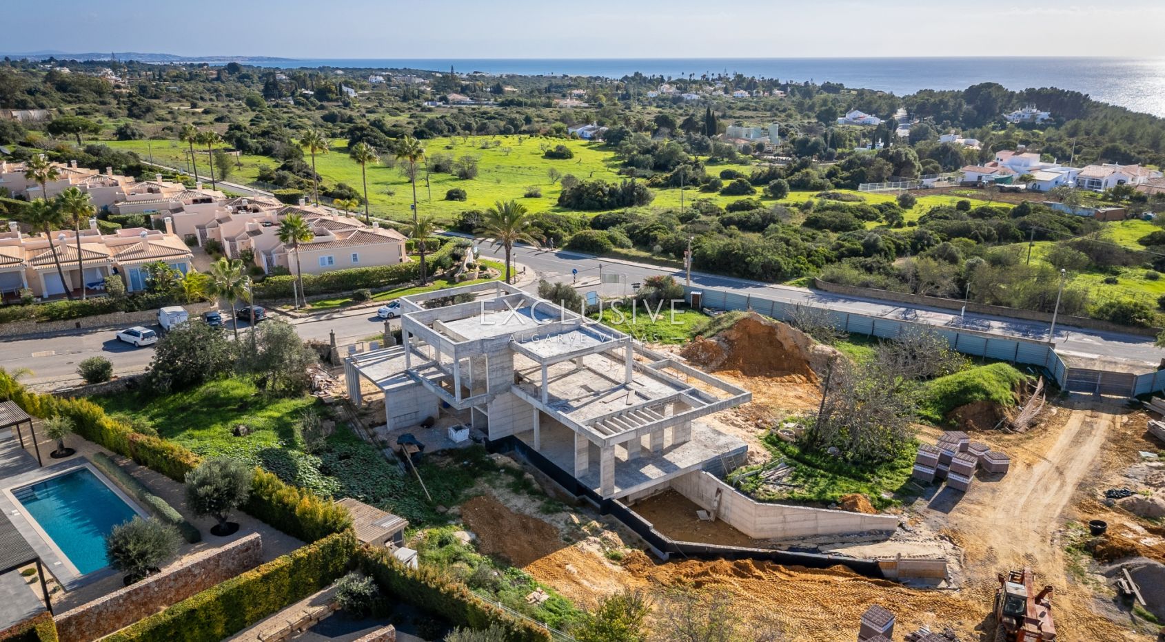Beautiful, sea views, walking distance to beach. Modern Villa in Carvoeiro, Algarve