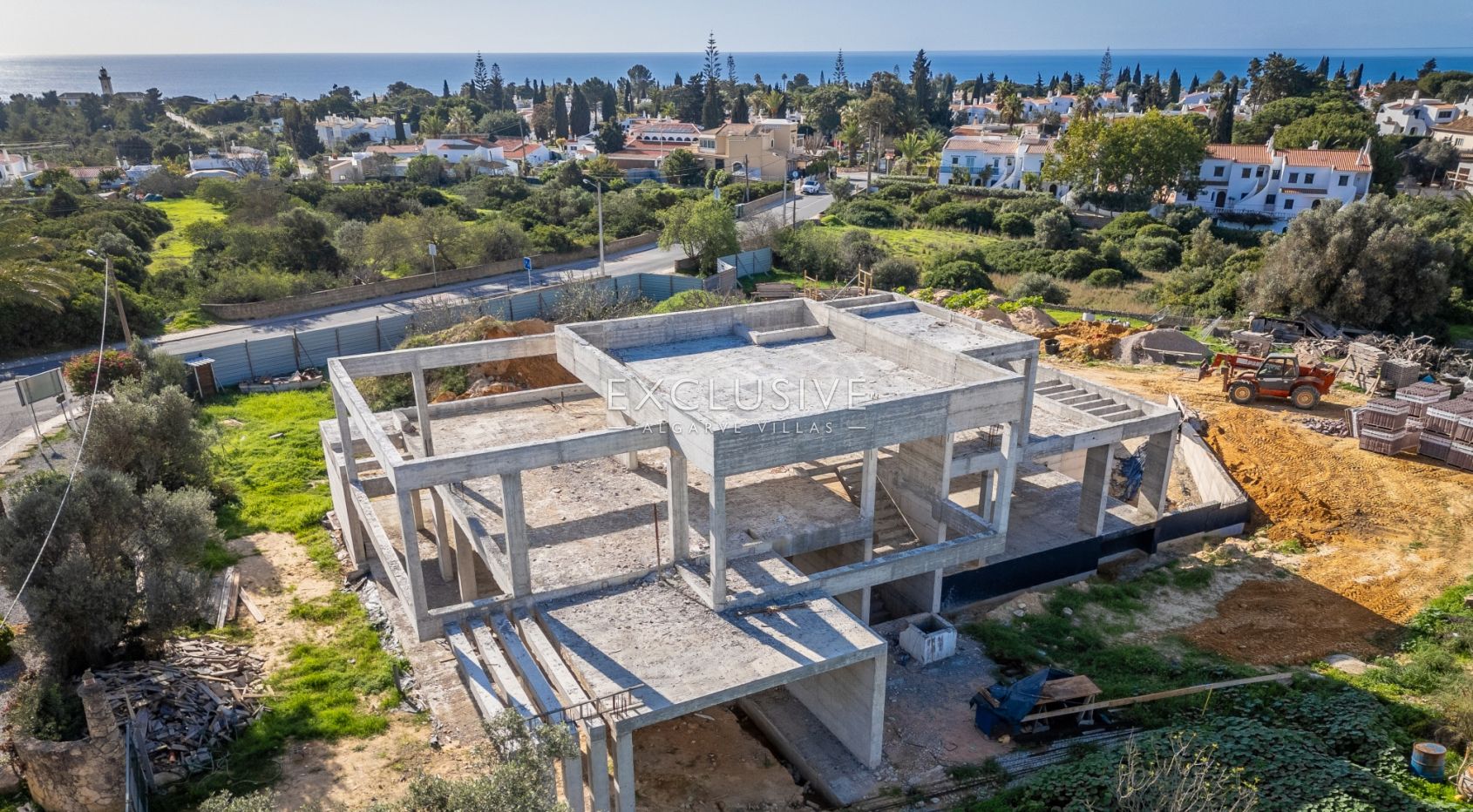 Beautiful, sea views, walking distance to beach. Modern Villa in Carvoeiro, Algarve